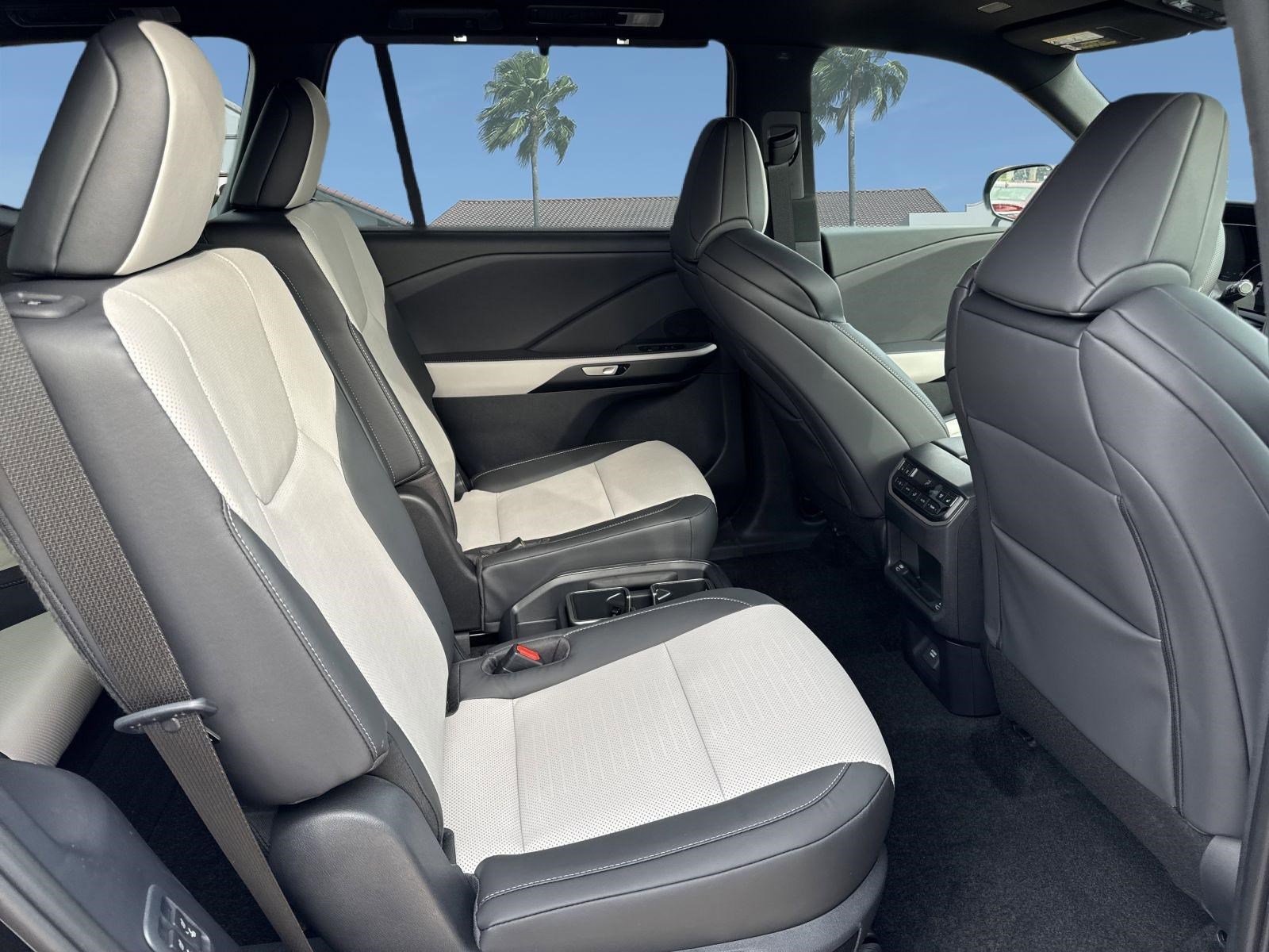 Used 2026 Lexus TX 500h AWD image 12