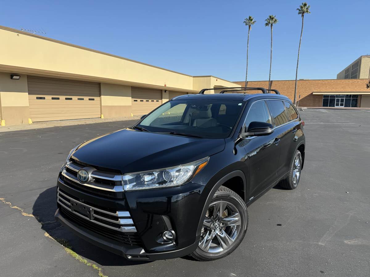Used 2019 Toyota Highlander Limited Platinum image 3