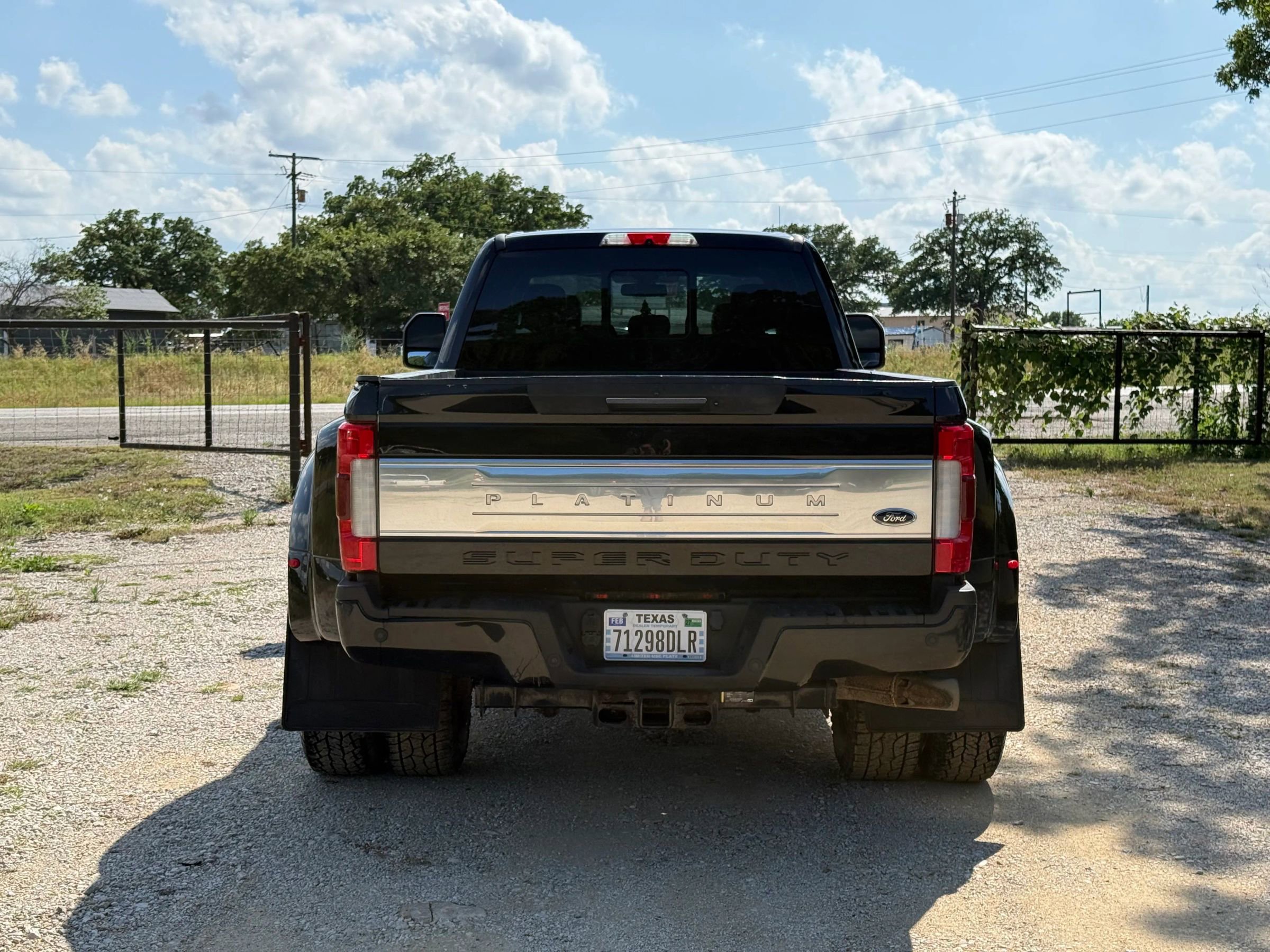 Used 2018 Ford F350 Platinum w/ Platinum Ultimate Package AWD/4WD image 3