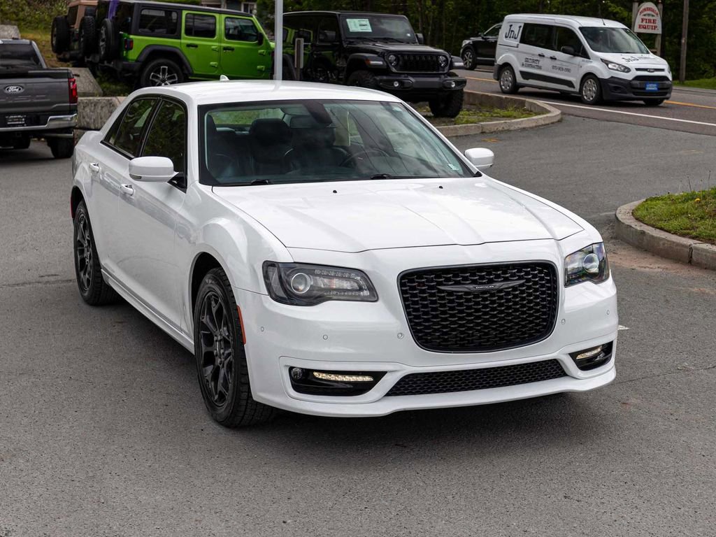 Used 2021 Chrysler 300 Touring L AWD/4WD image 3