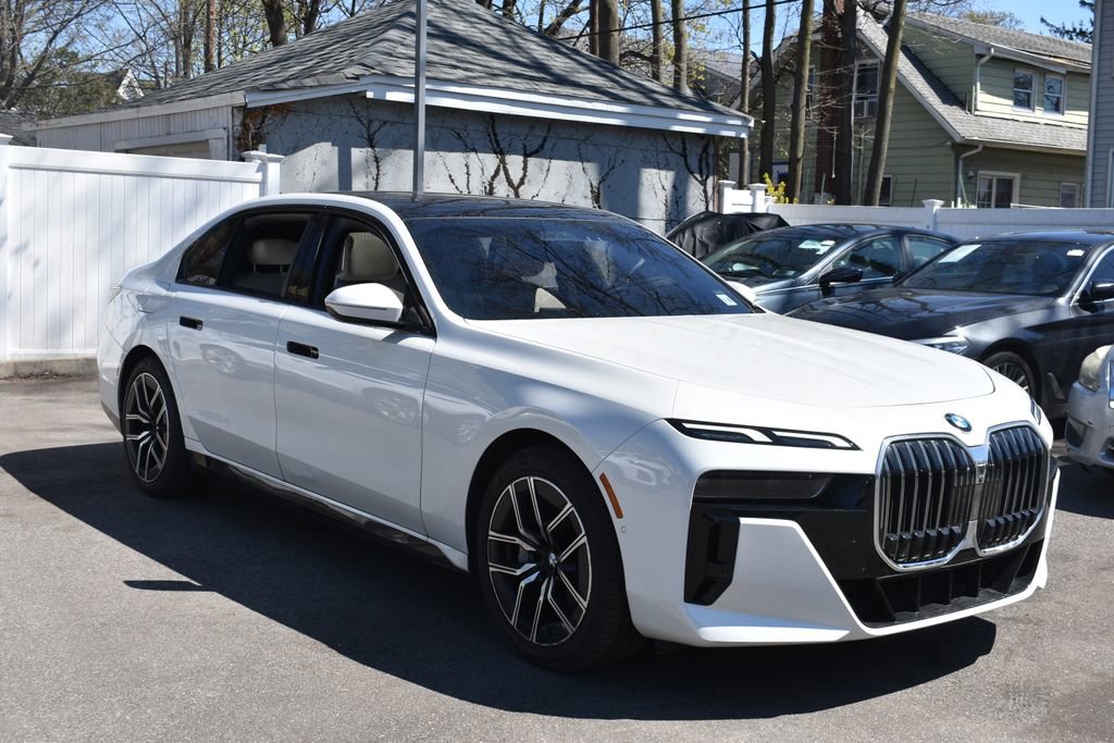Used 2025 BMW 760i xDrive w/ Executive Package image 4