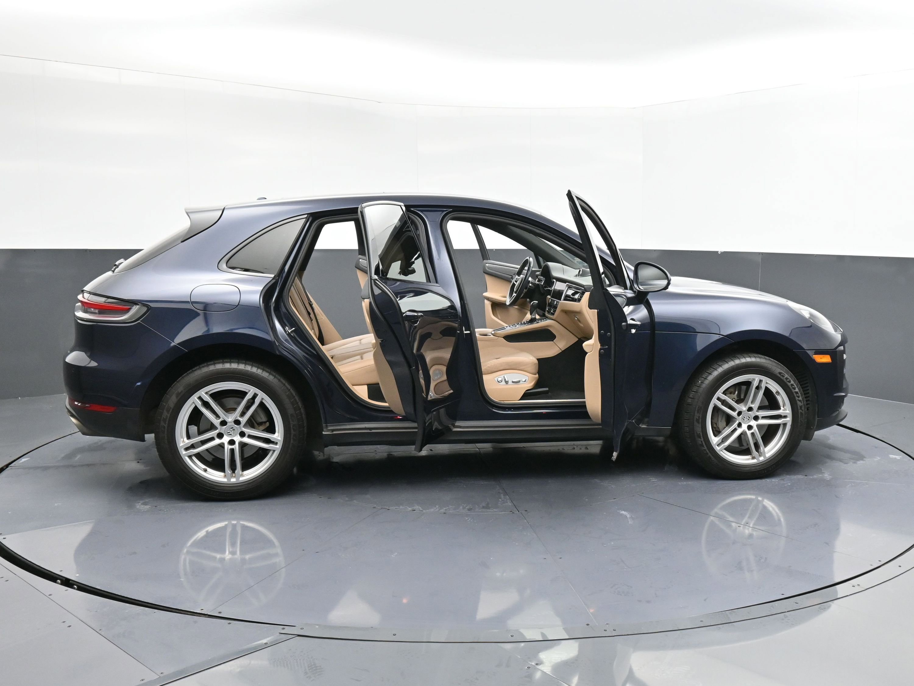 Used 2021 Porsche Macan S image 39