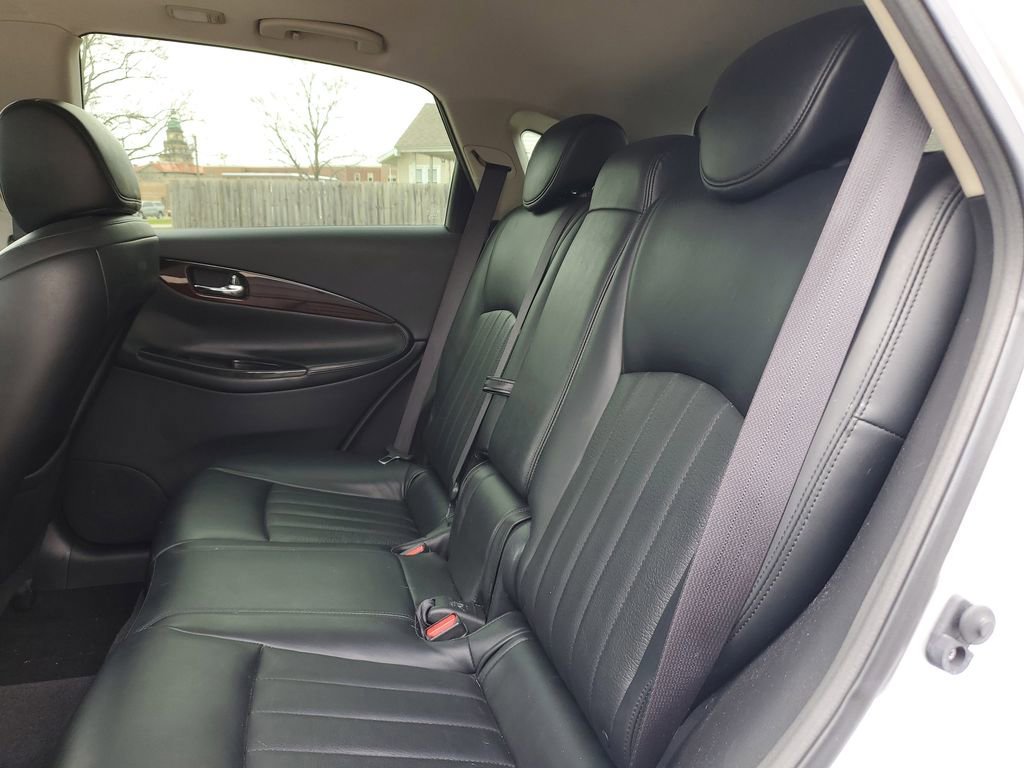 Used 2017 INFINITI QX50 2WD w/ Deluxe Touring Package image 7