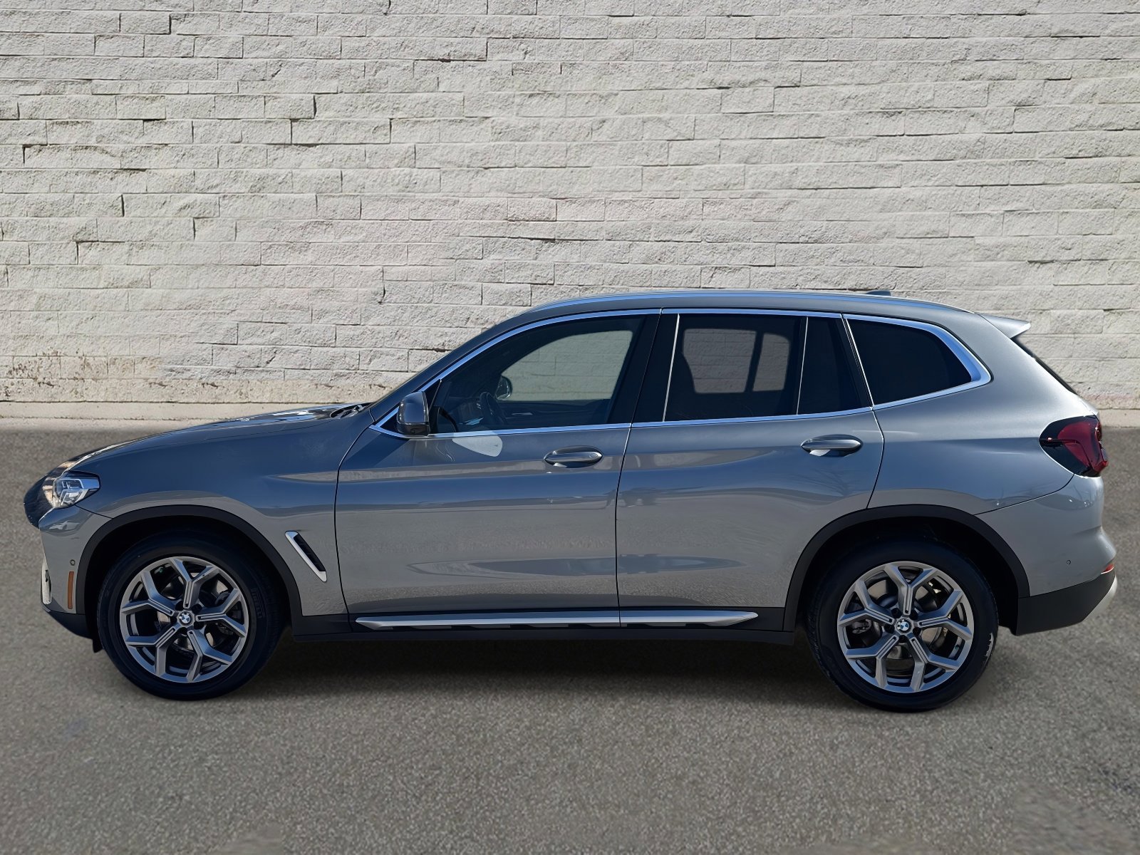 Used 2024 BMW X3 xDrive30i w/ Convenience Package image 2