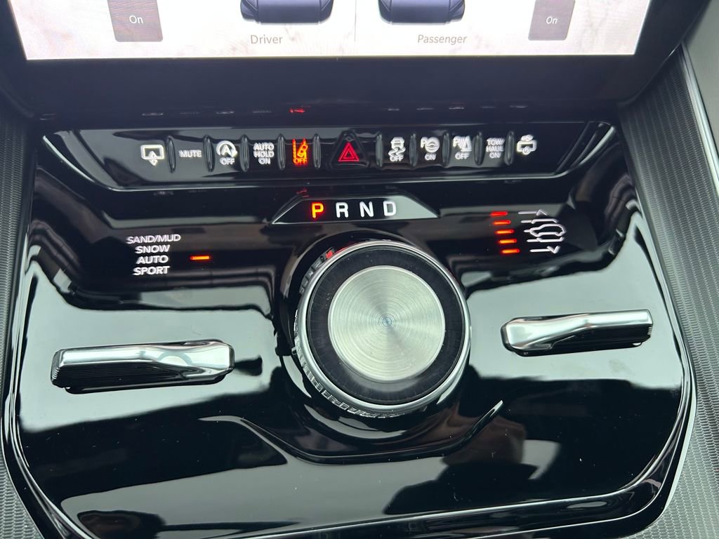 New 2026 Jeep Grand Wagoneer Summit w/ Premium Group III image 16