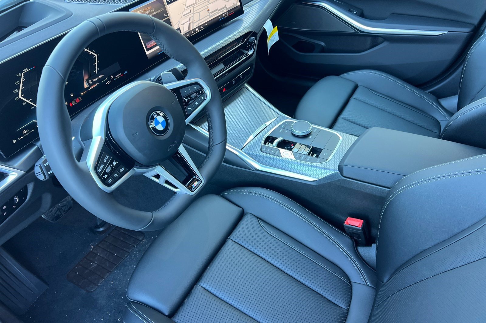 Used 2026 BMW 330i Sedan w/ M Sport Package RWD image 4