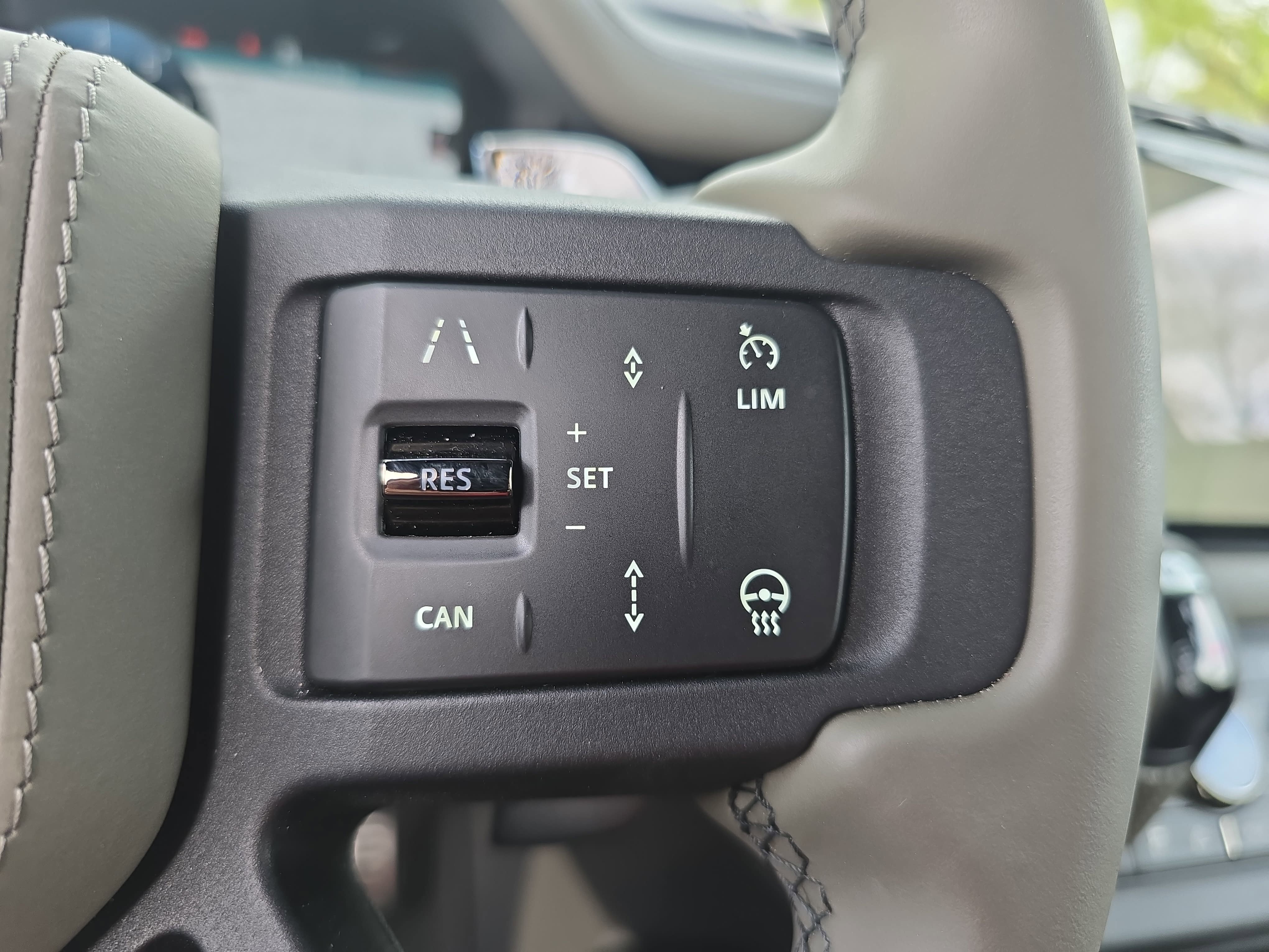 Certified 2025 Land Rover Defender 110 image 17