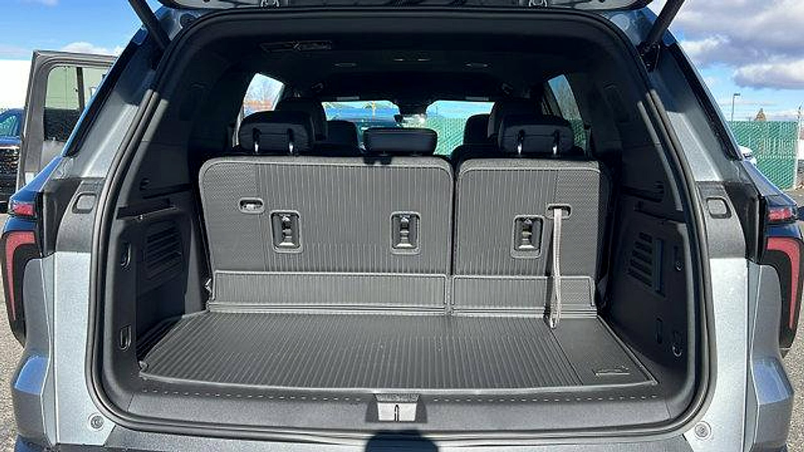 New 2026 Chevrolet Traverse LT w/ Midnight/Sport Edition image 11