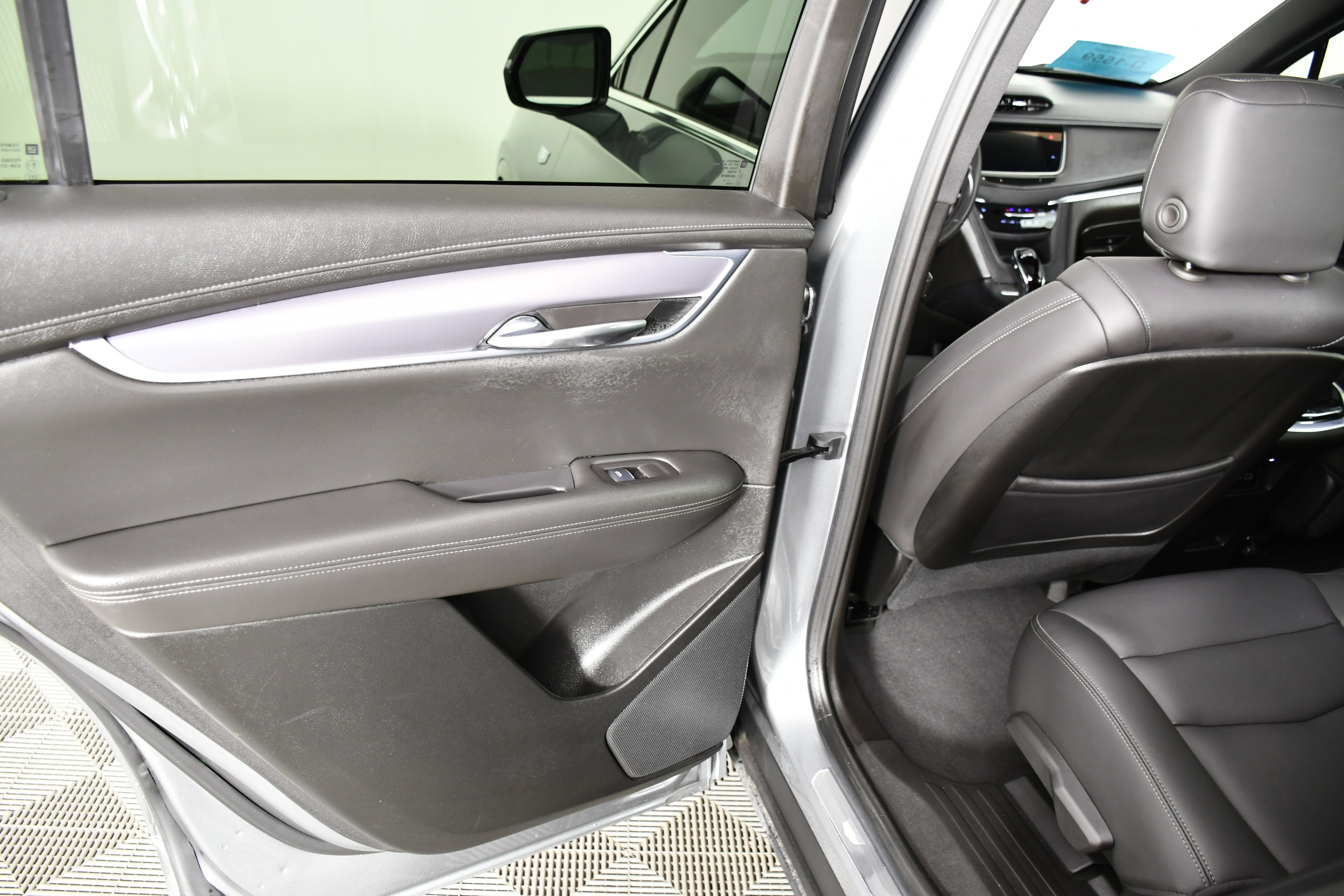 Used 2025 Cadillac XT6 Luxury image 47