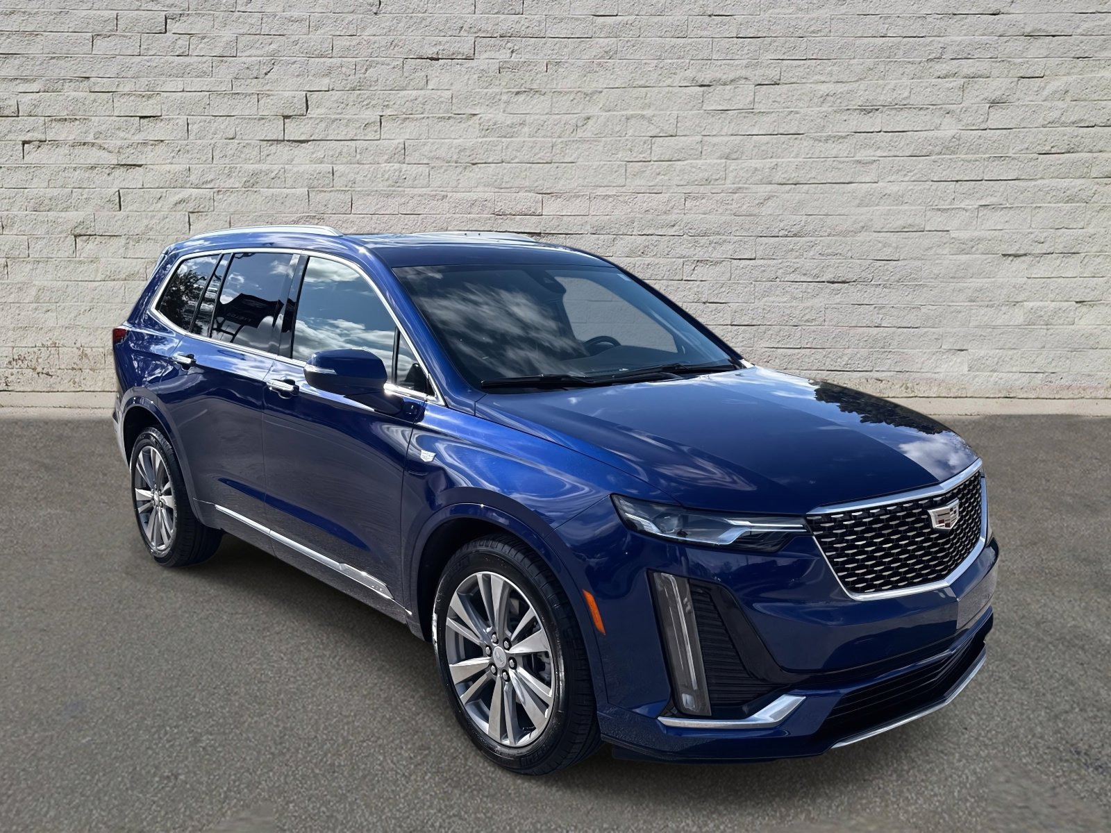 Used 2025 Cadillac XT6 Premium Luxury image 3