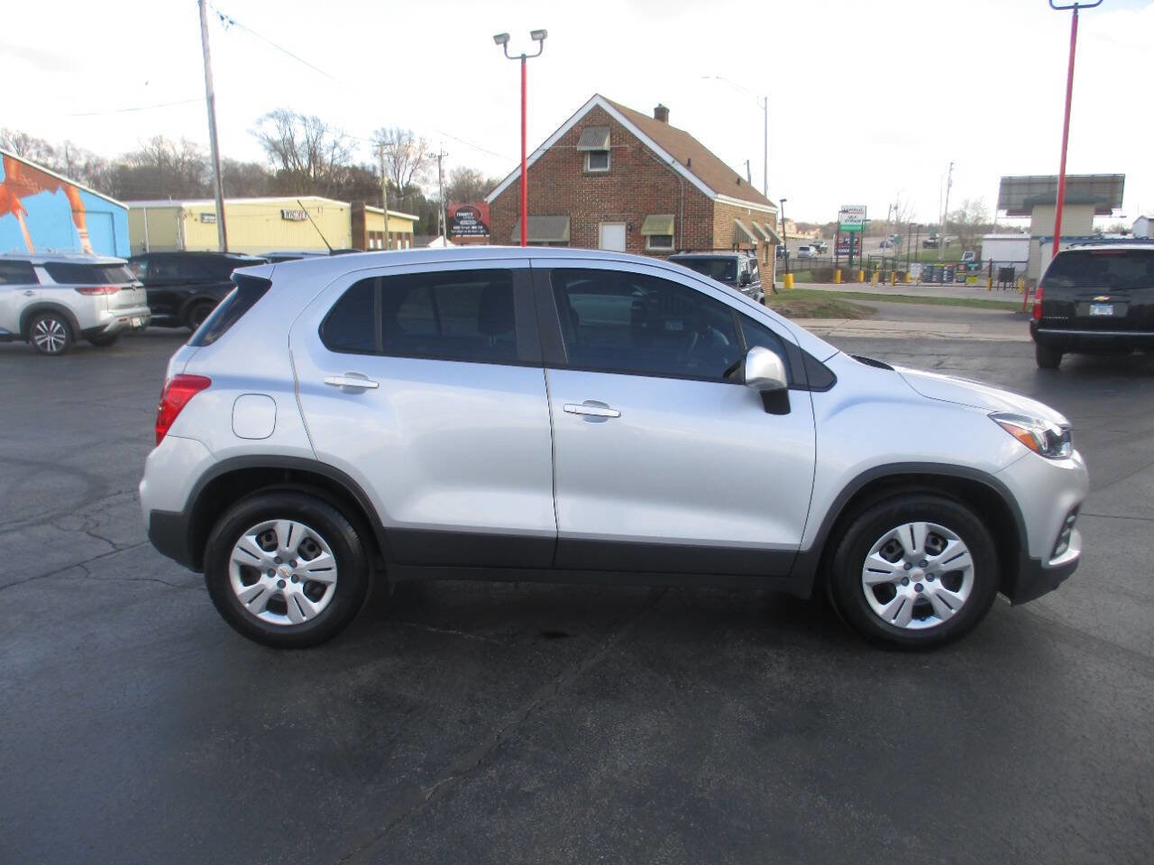 Used 2018 Chevrolet Trax LS FWD image 6