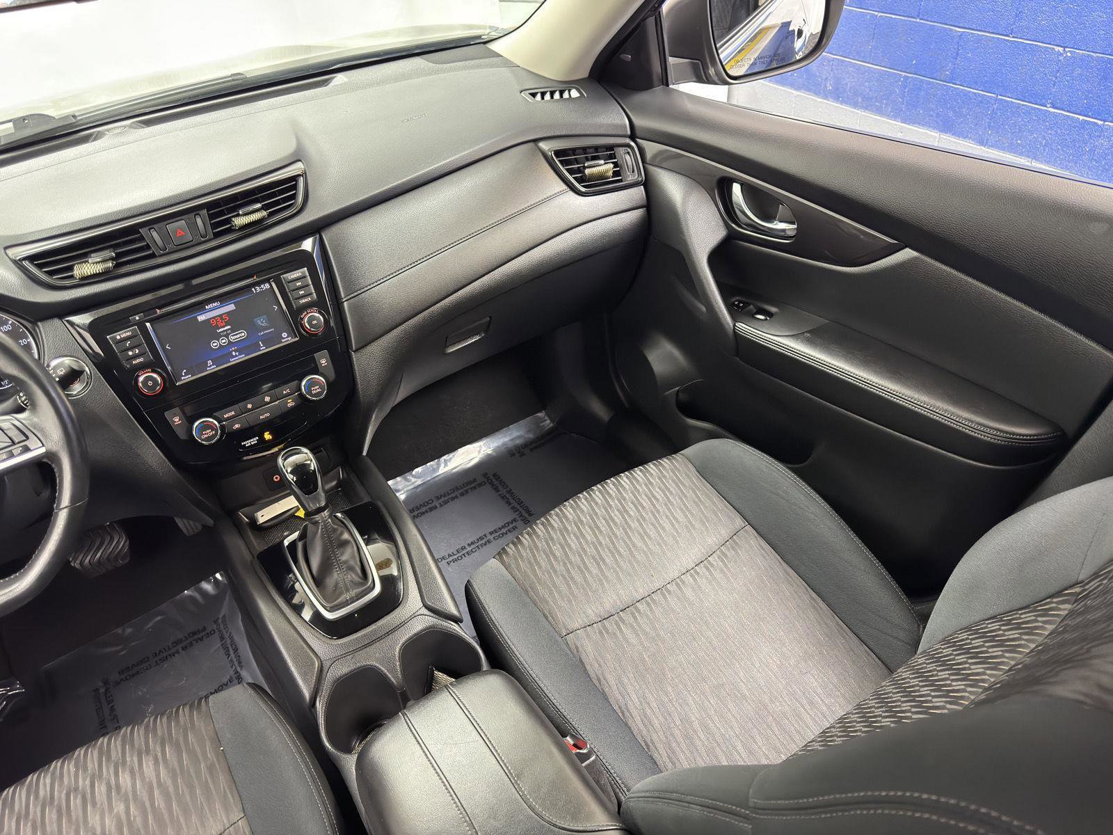 Used 2018 Nissan Rogue SV image 26
