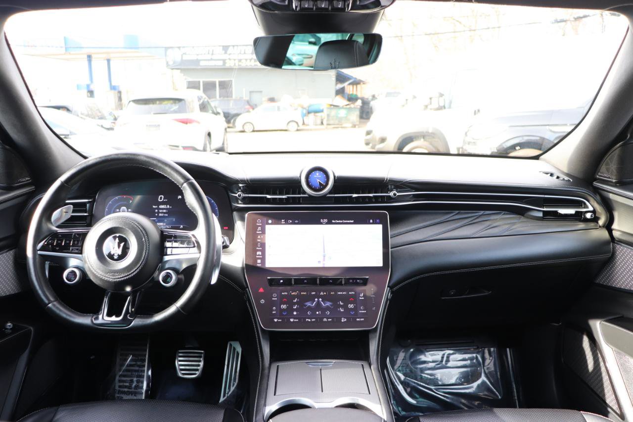 Used 2023 Maserati Grecale GT image 16