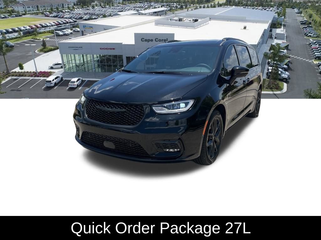 Used 2024 Chrysler Pacifica Touring-L w/ S Appearance Package FWD image 3