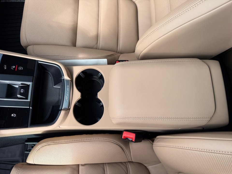 New 2026 Porsche Macan Turbo image 18