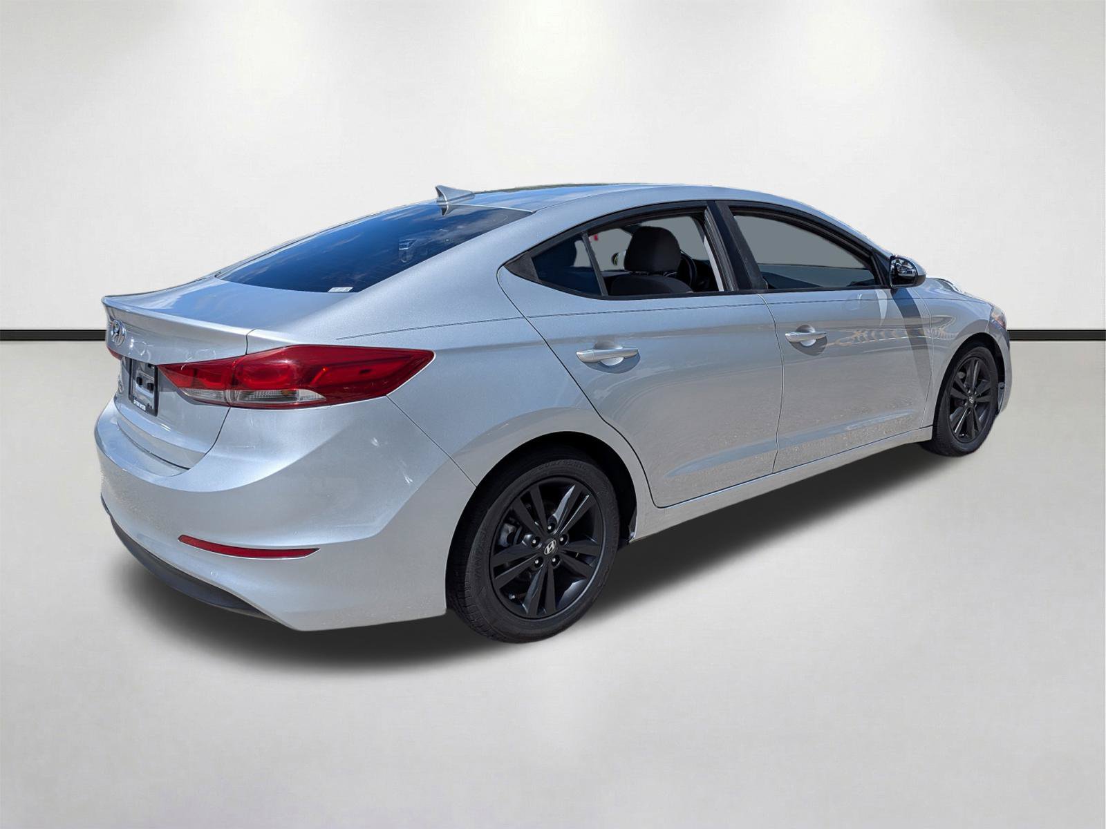 Used 2018 Hyundai Elantra SEL w/ Cargo Package FWD image 4