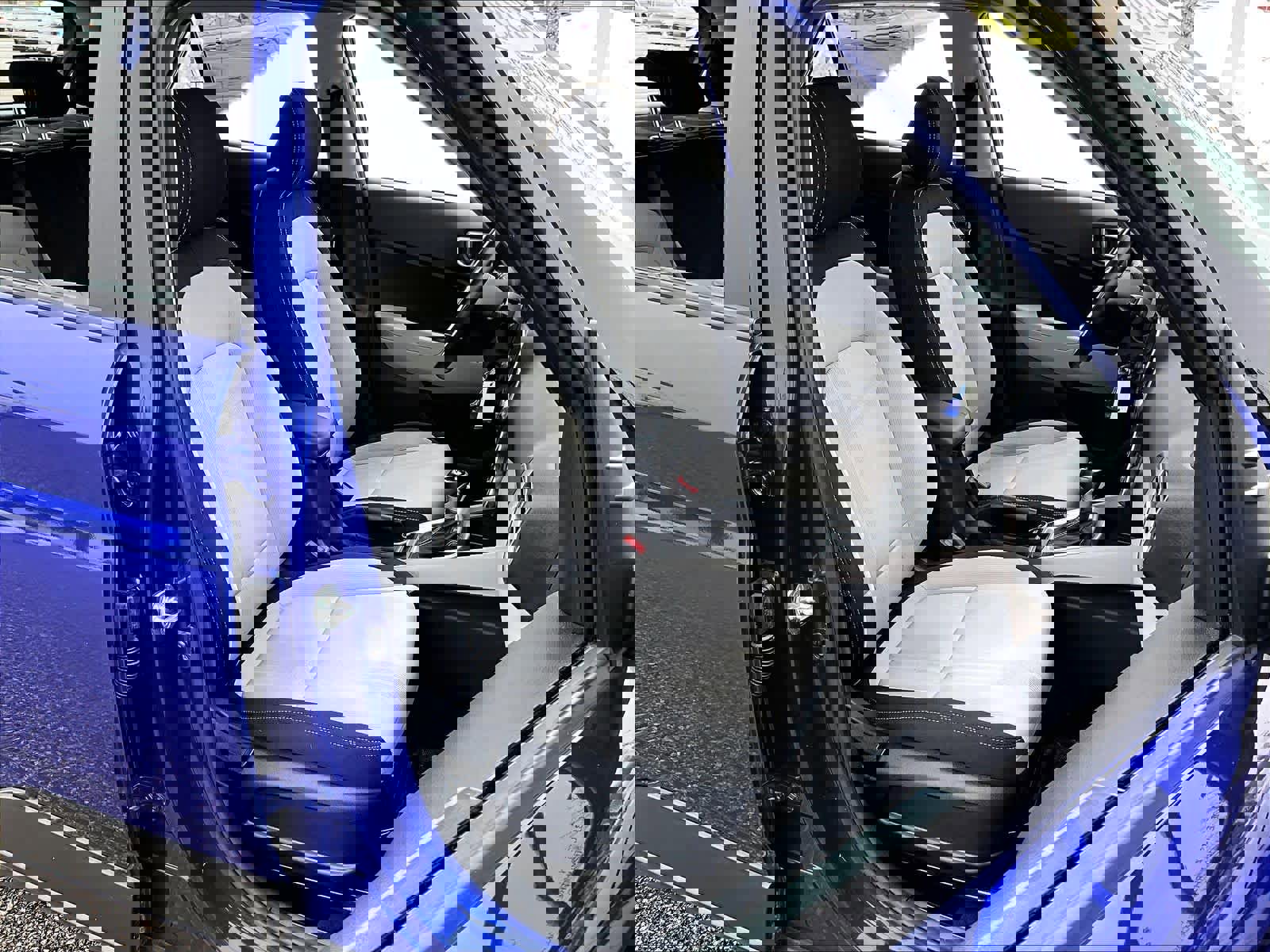 Used 2023 Hyundai Venue SEL image 11