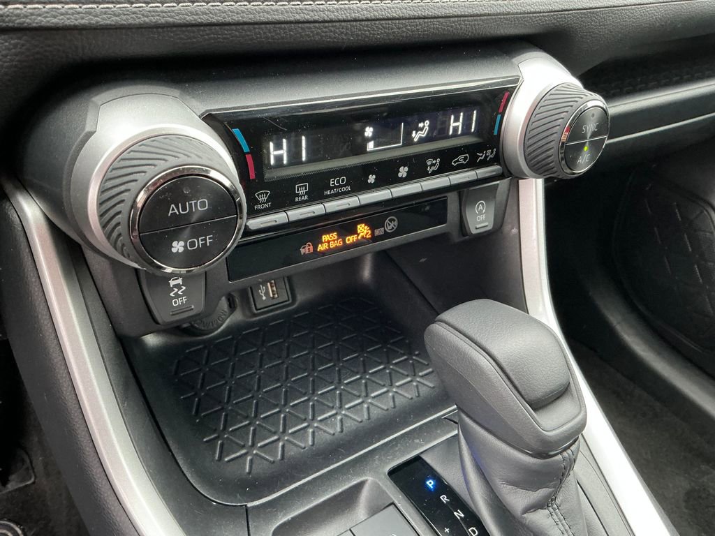 Used 2025 Toyota RAV4 XLE FWD image 20