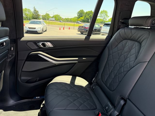New 2027 BMW X7 xDrive40i w/ M Sport Package AWD/4WD image 21