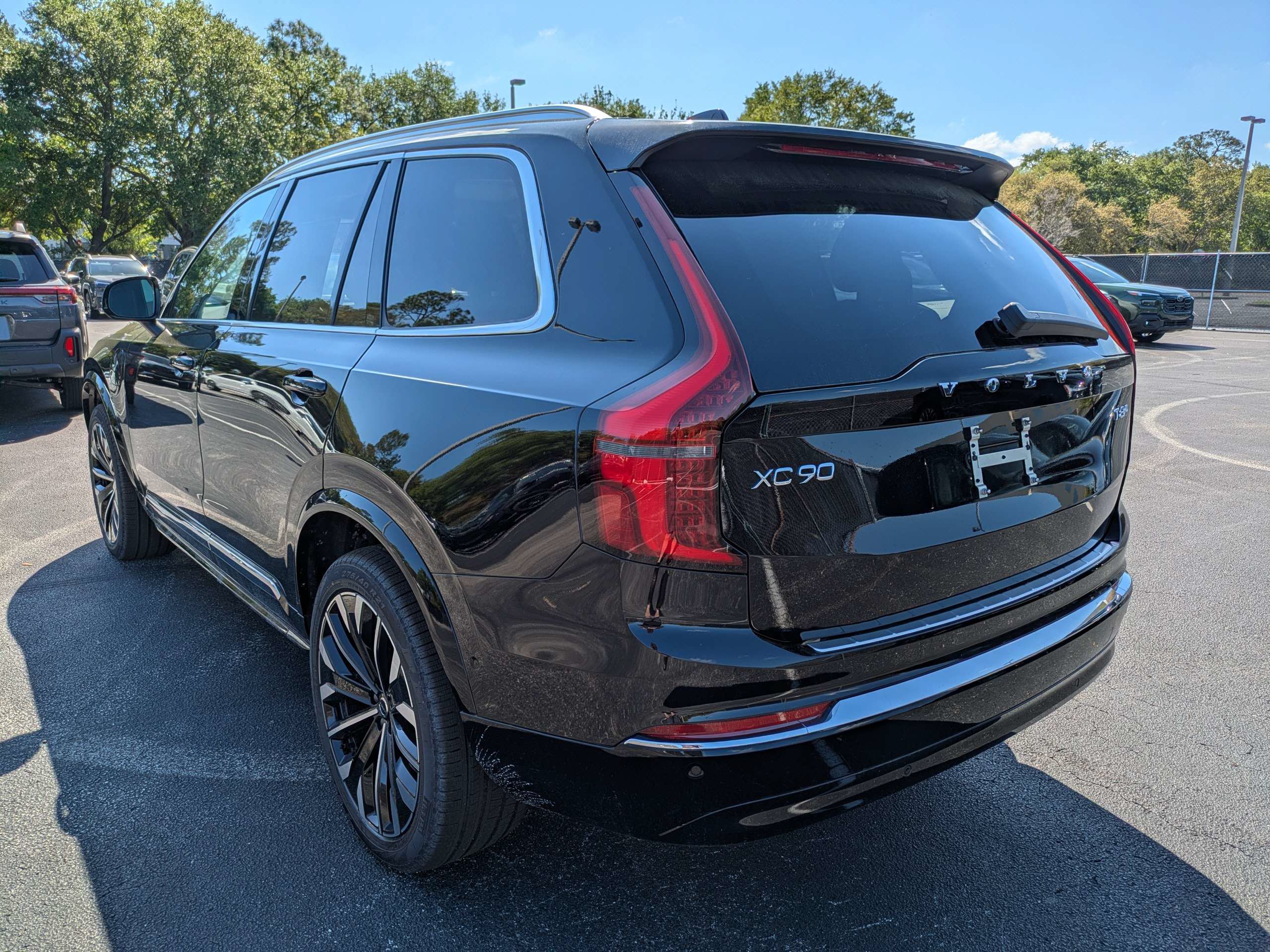 New 2026 Volvo XC90 T8 Plus w/ Protection Package Premier AWD/4WD image 6
