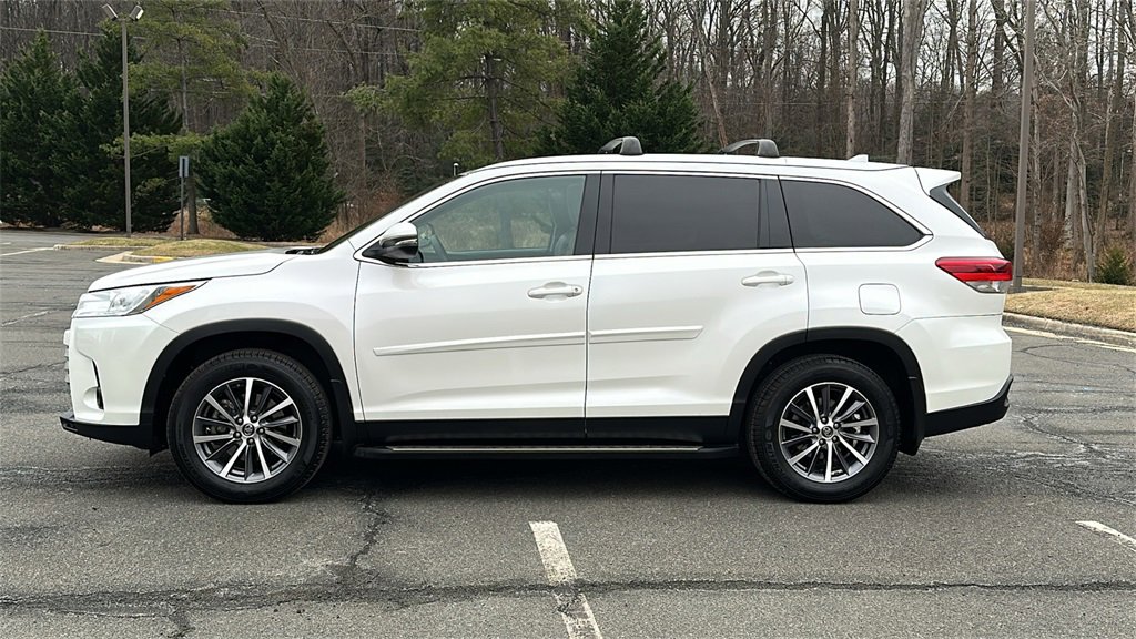 Used 2019 Toyota Highlander XLE image 3