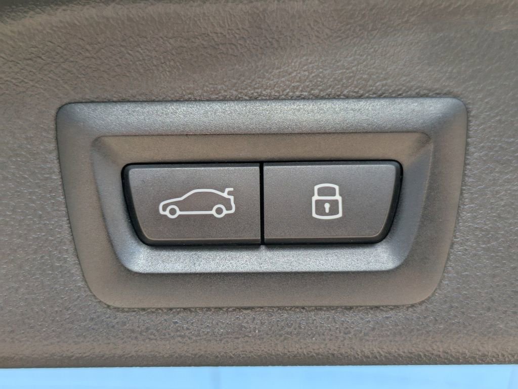 Used 2025 BMW X5 xDrive50e image 13