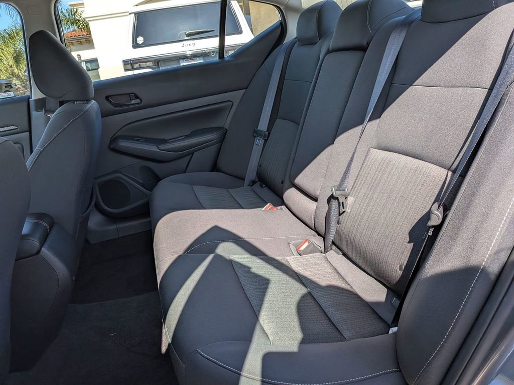 Used 2025 Nissan Altima 2.5 SV image 21