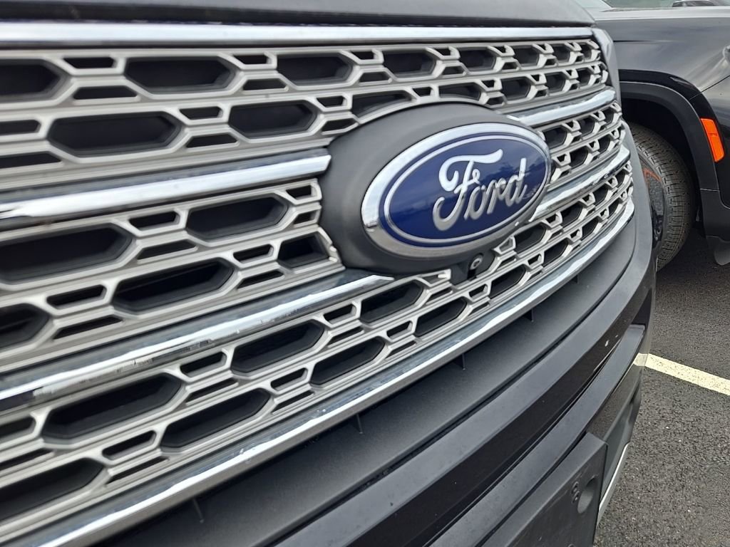 Used 2023 Ford Explorer Limited AWD/4WD image 4