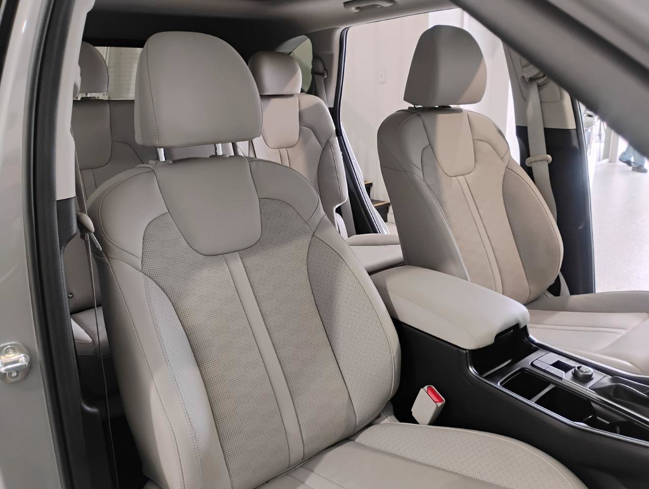 Used 2025 Kia Sorento S w/ Panoramic Sunroof Package FWD image 47
