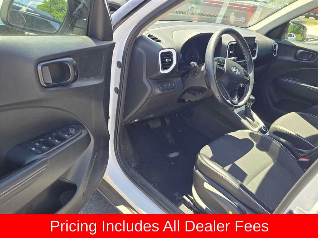 Used 2022 Hyundai Venue Limited FWD image 7
