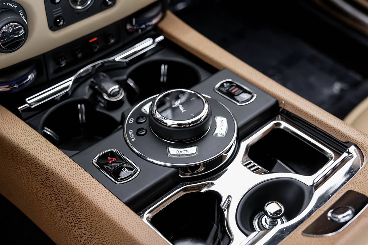 Used 2016 Rolls-Royce Wraith RWD image 25
