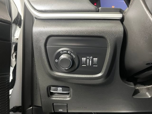 Used 2023 Jeep Grand Cherokee L Laredo AWD/4WD image 19