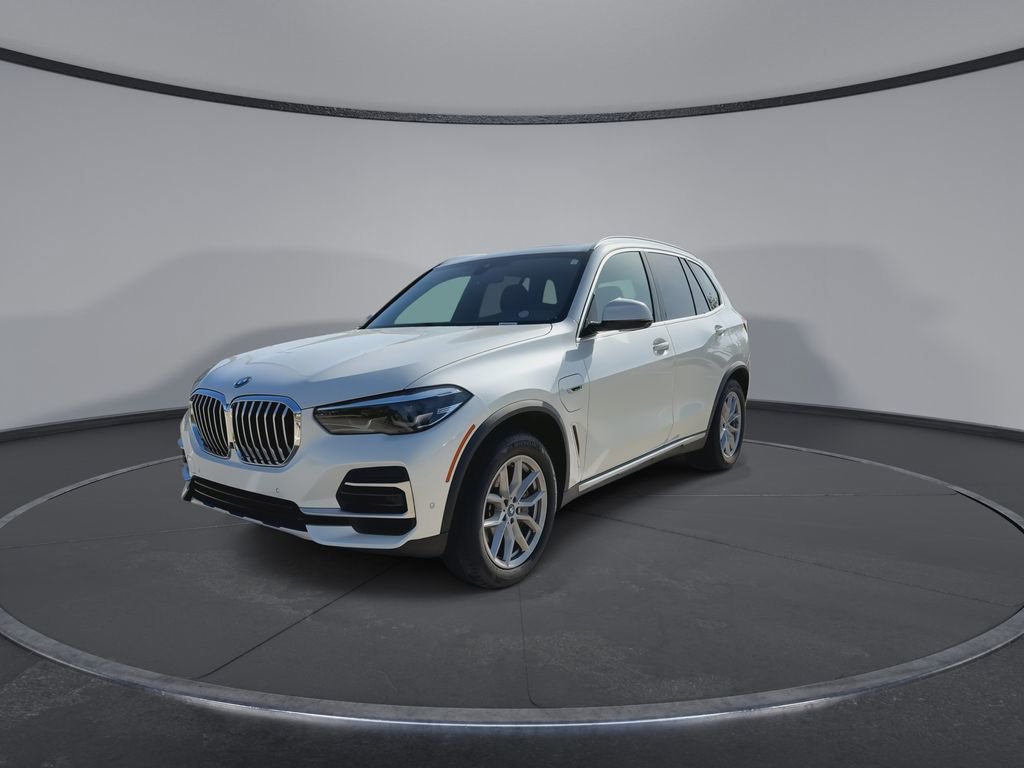 Used 2023 BMW X5 xDrive45e w/ Parking Assistance Package image 4