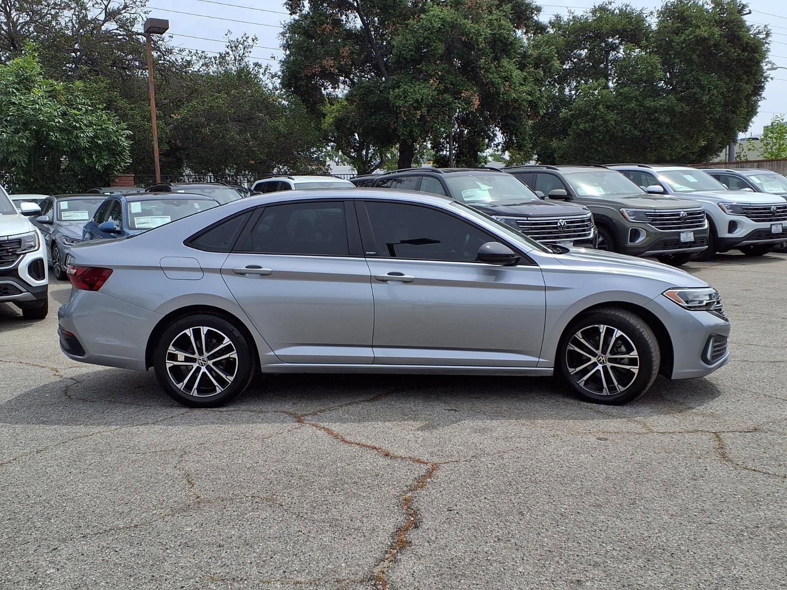Certified 2024 Volkswagen Jetta Sport image 4