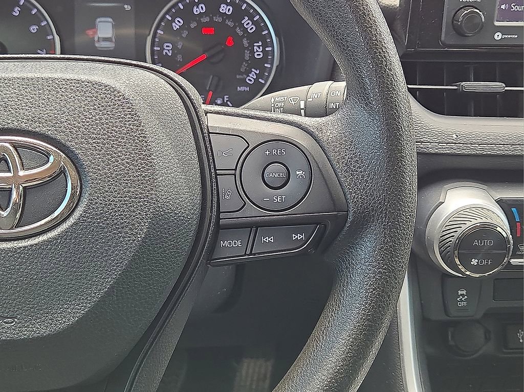 Used 2022 Toyota RAV4 XLE FWD image 20