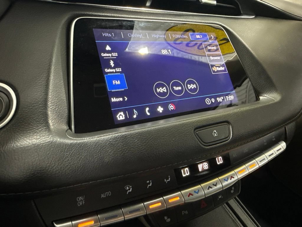 Used 2023 Cadillac XT4 Luxury w/ Cold Weather Package AWD/4WD image 21