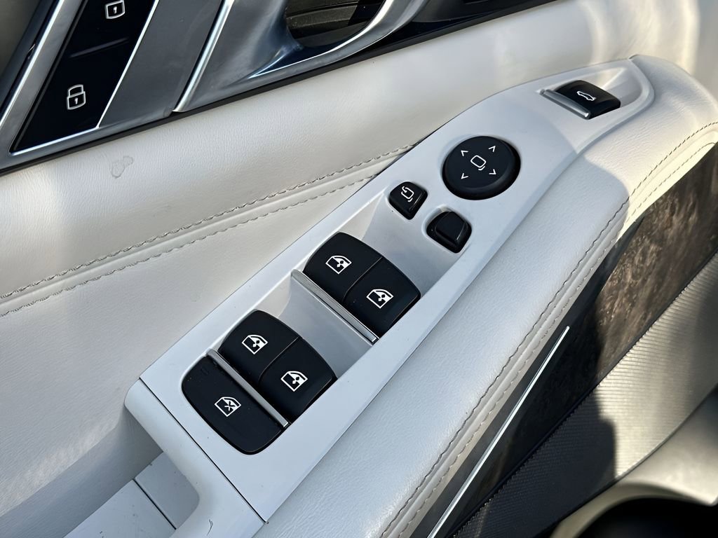 Used 2022 BMW X5 M50i image 17