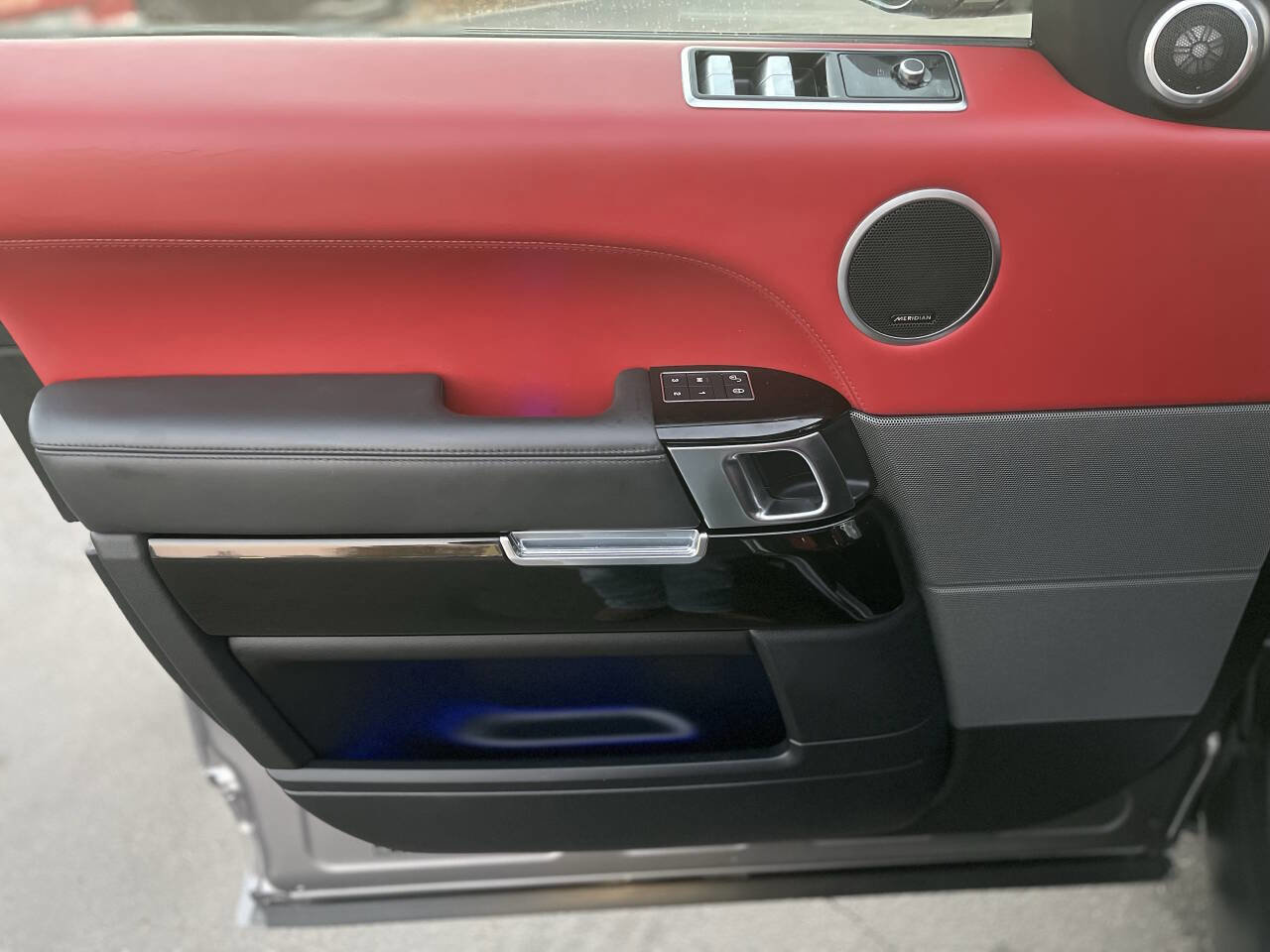 Used 2020 Land Rover Range Rover Sport SVR image 15