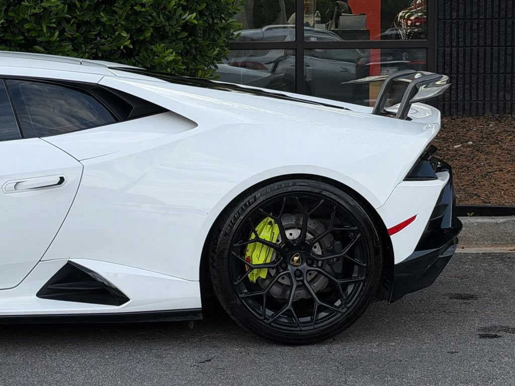 Used 2021 Lamborghini Huracan EVO RWD image 11