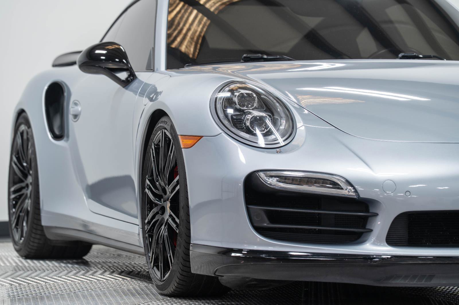 Used 2016 Porsche 911 Turbo image 33