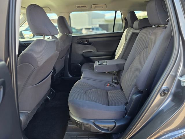 Used 2023 Toyota Highlander L image 18