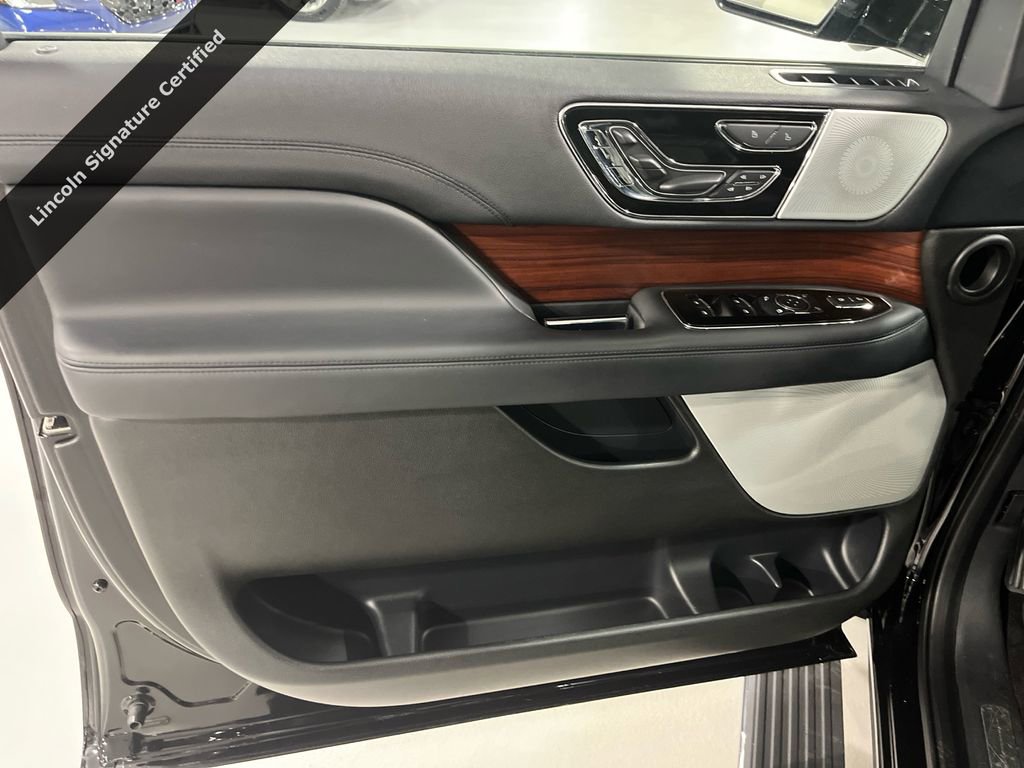 Certified 2023 Lincoln Navigator L Reserve AWD/4WD image 9