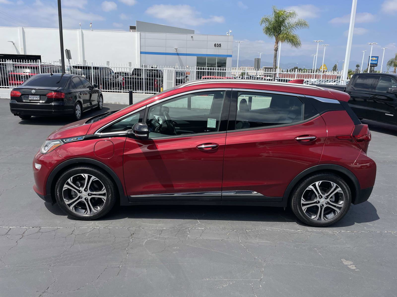 Used 2017 Chevrolet Bolt Premier w/ Driver Confidence II Package FWD image 8