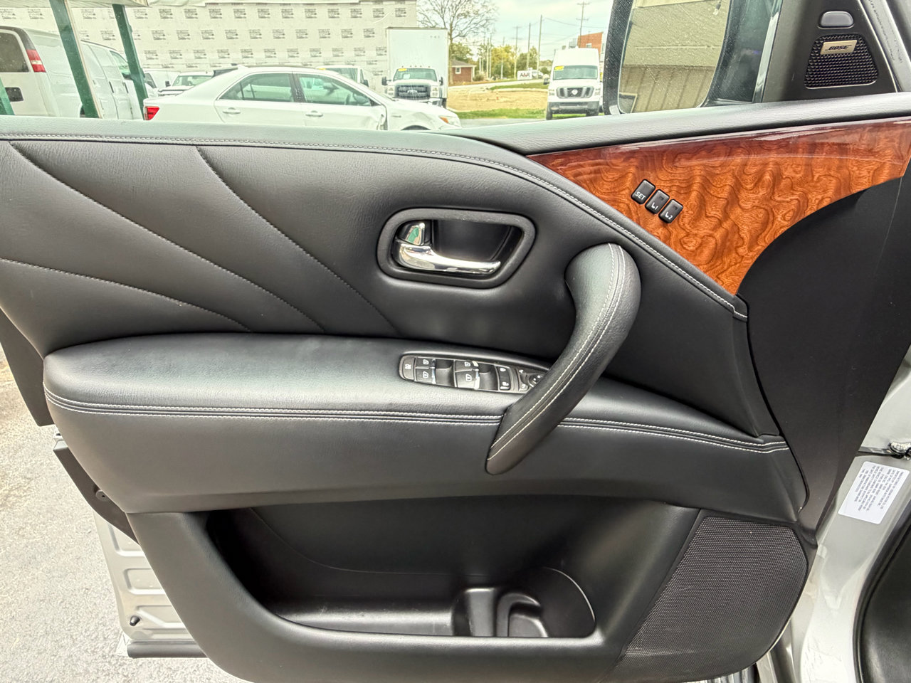 Used 2016 INFINITI QX80 Limited image 21