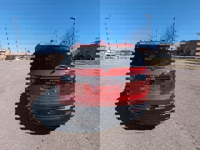 Used 2023 GMC Acadia SLE w/ Driver Convenience Package image 5