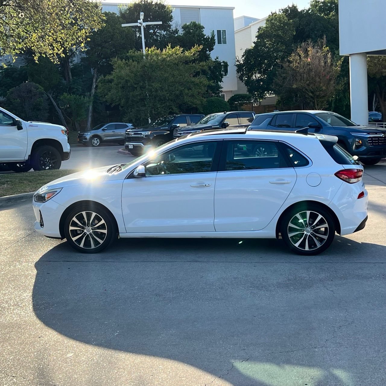 Used 2020 Hyundai Elantra GT w/ Style Package 02 FWD image 3
