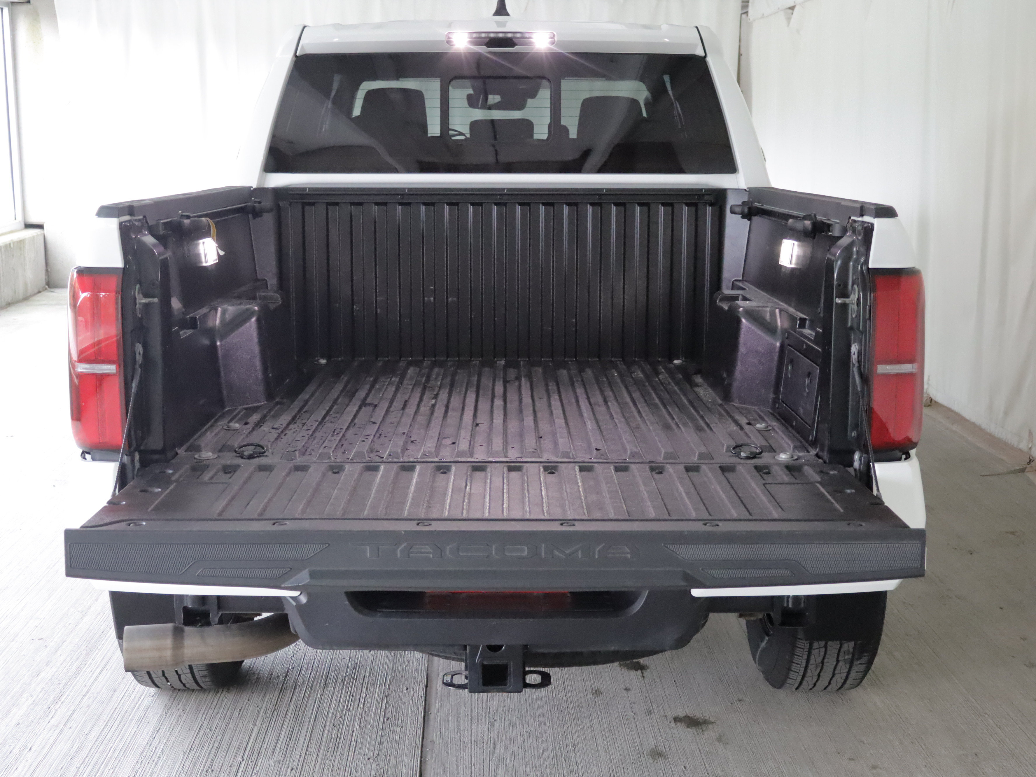 Used 2024 Toyota Tacoma TRD Sport w/ TRD Sport Upgrade Package AWD/4WD image 28