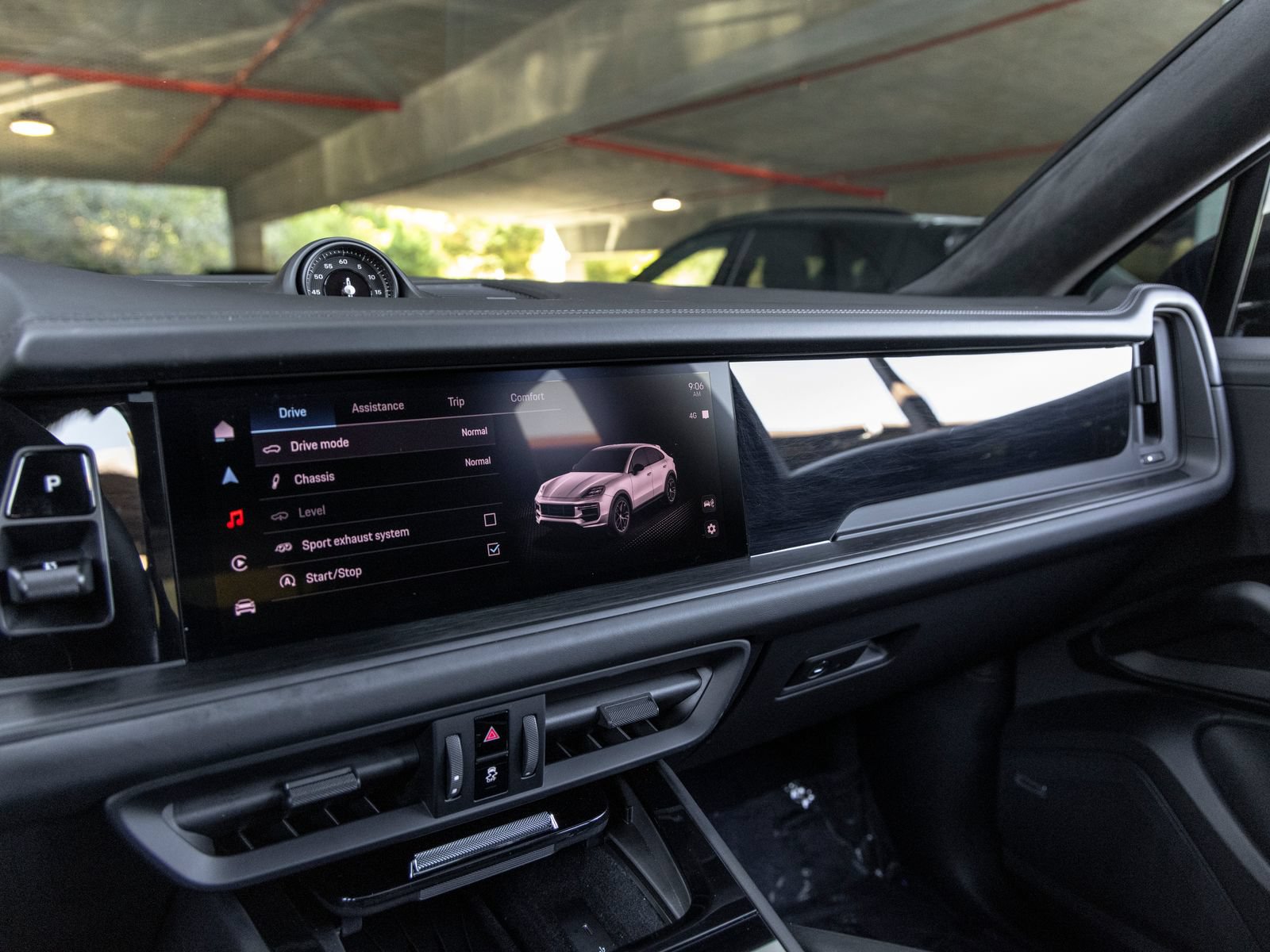 Certified 2025 Porsche Cayenne GTS AWD/4WD image 38