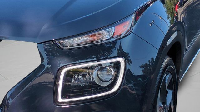 Used 2025 Hyundai Venue Limited image 25