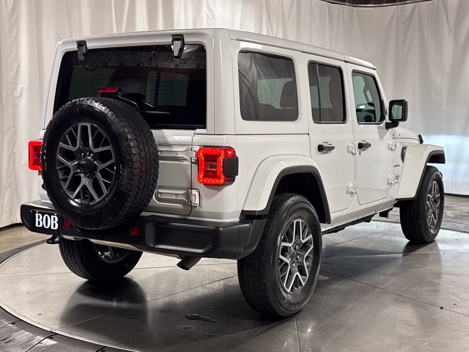 Used 2024 Jeep Wrangler Unlimited Sahara AWD/4WD image 10